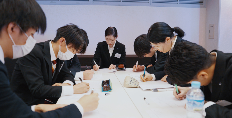 研修者同士がそれぞれの経験を共有