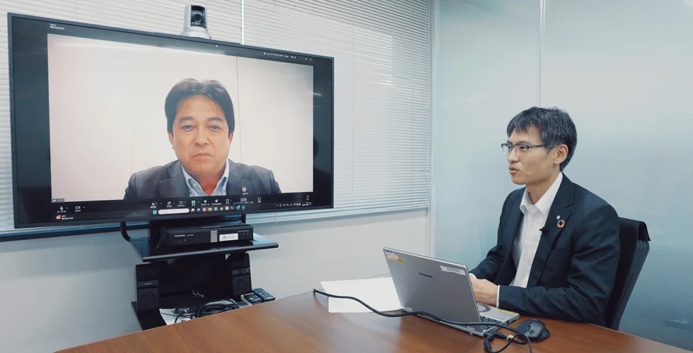 育休を取得した男性社員と取得をサポートした上司のイメージ